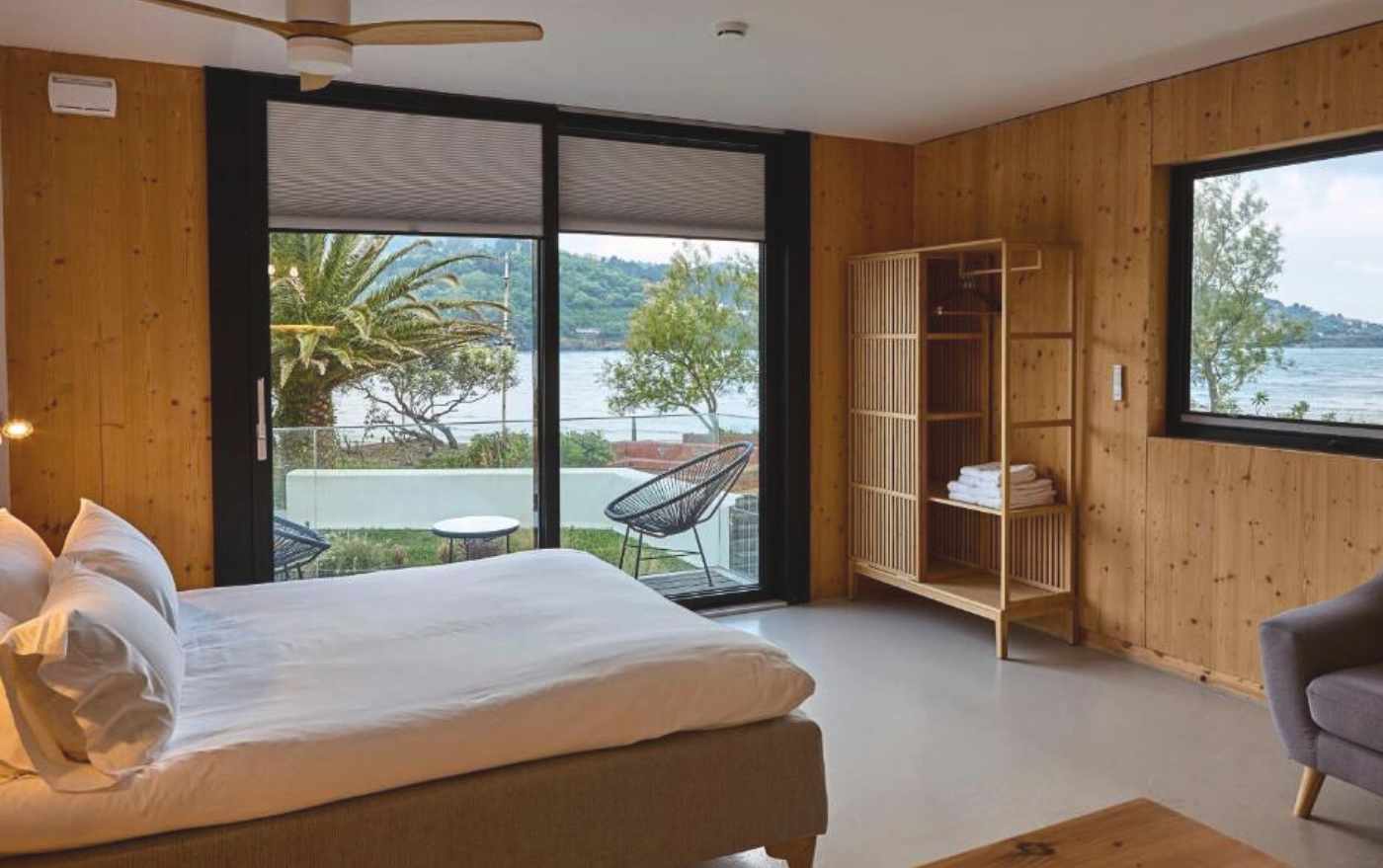 En Maison Laida, la naturaleza entra en la habitación