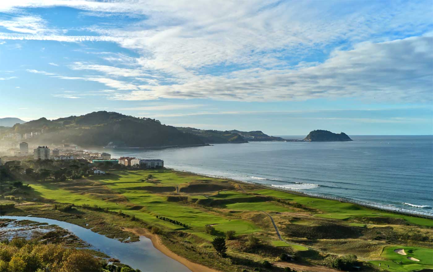 Zarautz, donde el mar toca la costa y disfruta de la calma