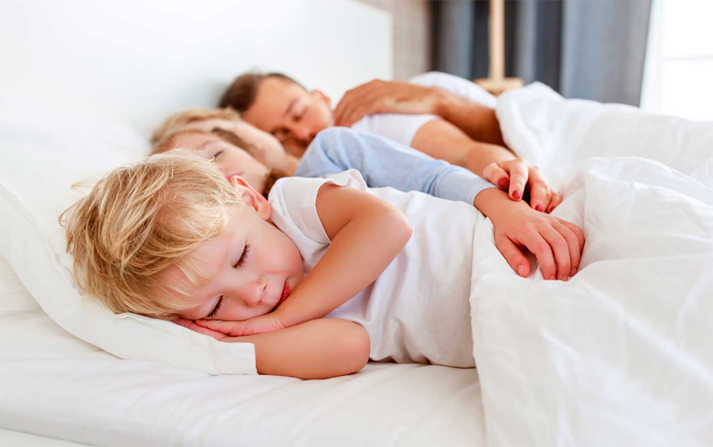 Dormir con los padres: ¿un hábito pasajero o una necesidad evolutiva?