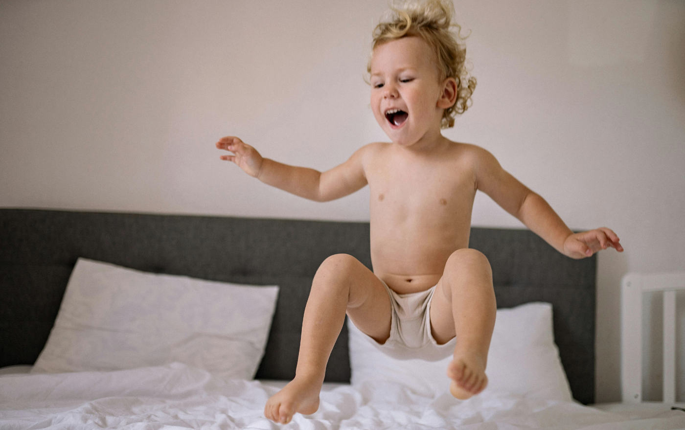 Un niño cansado puede parecer nervioso o activado por falta de sueño infantil